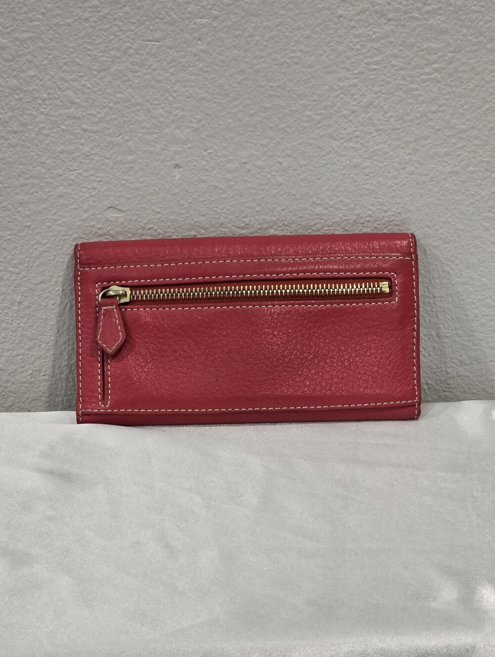 Dooney & Bourke Red Pebbled Leather Wallet With Box - Picture 3 of 16